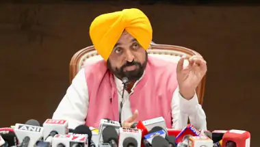 Punjab News: बंदूकों, ग्रेनेड और ड्रोन की बरामदगी के साथ, पंजाब पुलिस ने ‘गैंगस्टरों के खिलाफ जंग’ के तहत ऑपरेशन तेज़ किए