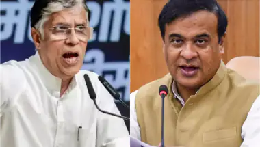 असम चुनाव के बीच 'पासपोर्ट विवाद' का धमाका: पवन खेड़ा के घर पहुंची पुलिस, CM हिमंता और कांग्रेस में आर-पार