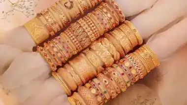 Gold-Silver Price Today: आसमान छू रहे हैं सोने के दाम; शादी के सीजन में गहने खरीदना हुआ महंगा, क्या और बढ़ेंगे रेट?