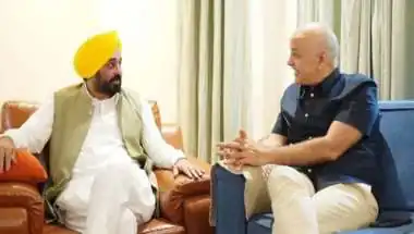 पंजाब की सियासत में 'पालाबदल' का बड़ा भूचाल: राष्ट्रपति से मिलेंगे CM भगवंत मान, राघव चड्ढा और हरभजन सिंह समेत 7 सांसदों पर साधा निशाना