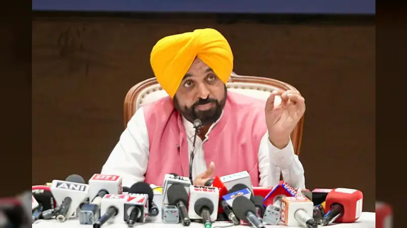 Punjab News: बंदूकों, ग्रेनेड और ड्रोन की बरामदगी के साथ, पंजाब पुलिस ने ‘गैंगस्टरों के खिलाफ जंग’ के तहत ऑपरेशन तेज़ किए