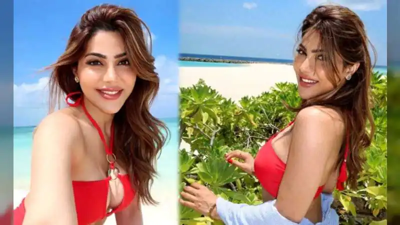 निक्की तंबोली का मालदीव में जलवा: बॉयफ्रेंड अरबाज संग रोमांटिक पल, रेड बिकिनी में बिखेरा हुस्न