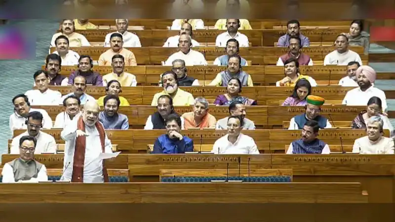 Parliament 2026: रातभर जागी संसद! महिला आरक्षण बिल पर पीएम मोदी की अपील ने बदला माहौल, जानें अब आगे क्या?