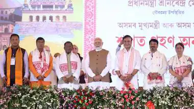 असम में हिमंत बिस्वा सरमा का 'राजतिलक': दूसरी बार ली CM पद की शपथ, गुवाहाटी में उमड़ा दिग्गजों का जमावड़ा