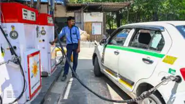 11 दिनों में ₹6 महंगी हुई CNG! मिडिल ईस्ट संकट के बीच पेट्रोल-डीजल के दाम भी आसमान पर, क्रूड $100 के पार