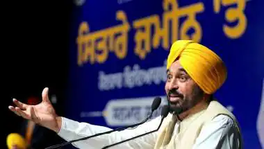 Punjab Education Revolution: 'केरल को पछाड़ देश का नंबर-1 शिक्षा हब बनेगा पंजाब', मेधावी छात्रों को सम्मानित कर बोले CM भगवंत मान