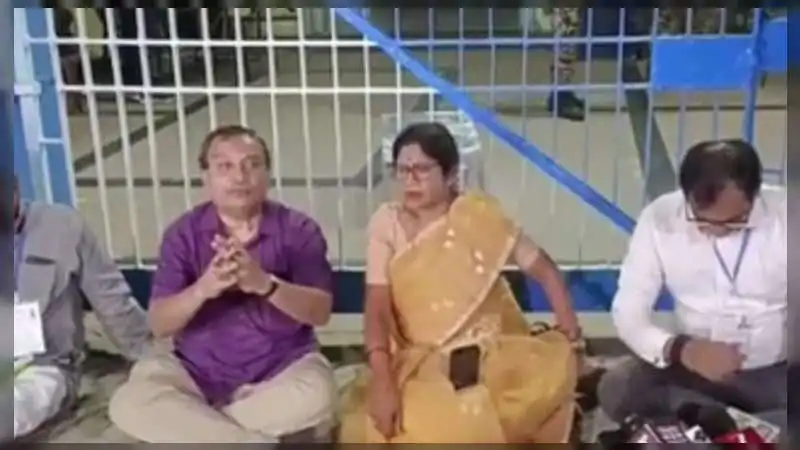 EVM से छेड़छाड़ या सिर्फ अफवाह? चुनाव आयोग ने टीएमसी के आरोपों पर दिया करारा जवाब, बताया क्या है सच