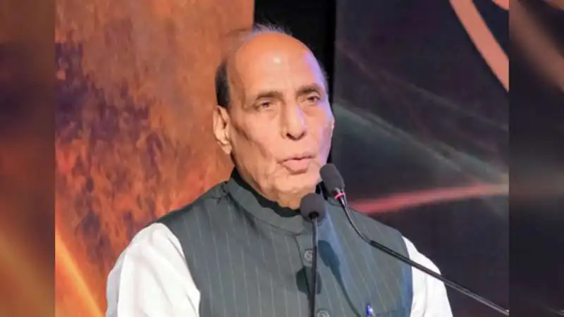 'ऑपरेशन सिंदूर' की पहली वर्षगांठ: राजनाथ सिंह ने सेना के शौर्य को किया नमन, बोले- "आतंकियों के आकाओं के लिए सरहद पार भी जमीन सुरक्षित नहीं!"