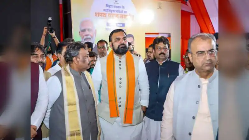 बिहार में 'सम्राट' सरकार का बड़ा विस्तार: आज गांधी मैदान में गूँजेगी शपथ, अमित शाह और राजनाथ सिंह की मौजूदगी में सजेगी नई कैबिनेट!