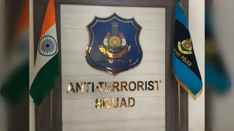 राजकोट एयरपोर्ट पर ATS और क्राइम ब्रांच का बड़ा एक्शन: 180 किलो चांदी की खेप जब्त, कीमत ₹5 करोड़