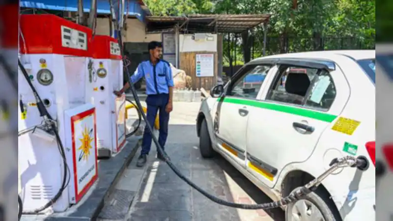 11 दिनों में ₹6 महंगी हुई CNG! मिडिल ईस्ट संकट के बीच पेट्रोल-डीजल के दाम भी आसमान पर, क्रूड $100 के पार