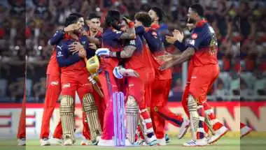 IPL 2026 Champion RCB: गुजरात को 5 विकेट से रौंदकर आरसीबी बनी लगातार दूसरी बार चैंपियन; देश भर में जश्न का माहौल