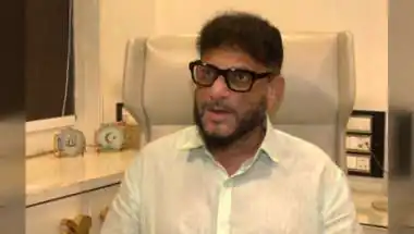 "वोट के लिए बांटे टैक्सपेयर्स के पैसे" महाराष्ट्र सरकार की योजना पर भड़के AIMIM नेता वारिस पठान, जांच की मांग की