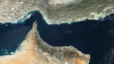 Hormuz Strait Crisis: समझौते के कुछ घंटों बाद ही भड़का ईरान, स्ट्रेट ऑफ होर्मुज फिर बंद, दुनिया की बढ़ी चिंता