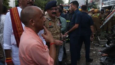 लखनऊ अग्निकांड की जांच के लिए दो सदस्यीय SIT गठित, 7 दिन में सौंपेगी रिपोर्ट, सीएम योगी ने रद्द किए सभी कार्यक्रम