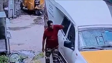 Hyderabad Crime: ATM कैश वैन से 17 लाख की चोरी, ड्राइवर और उसके दो बेटे गिरफ्तार