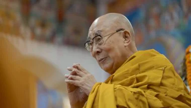 दलाई लामा से मिले किरेन रिजिजू, बोले- घुटने की सर्जरी के बाद तेजी से हो रहे स्वस्थ