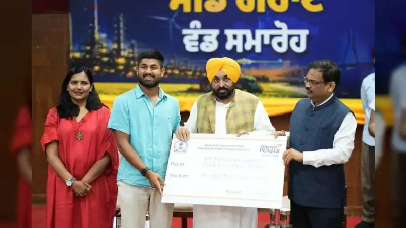 Punjab Startup Revolution: "नौकरी मांगने वाले नहीं, नौकरी देने वाले बनें युवा" 31 स्टार्टअप्स को ₹1.07 करोड़ की सीड ग्रांट बांटकर बोले CM मान