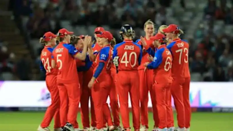 महिला टी20 विश्व कप: डैनी व्याट के तूफानी शतक से इंग्लैंड ने श्रीलंका को 87 रनों से रौंदा