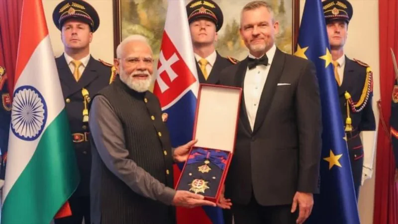 Slovakia ने PM Modi को दिया सर्वोच्च सम्मान, 'Order of the White Double Cross' से हुए सम्मानित