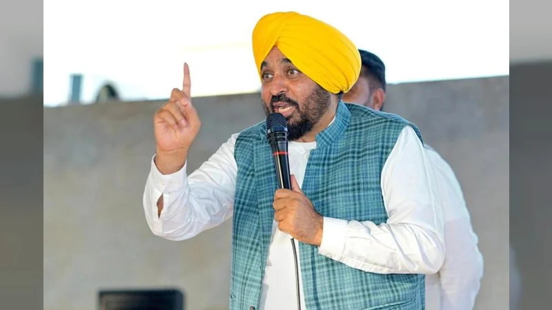 पंजाब में सियासी वार तेज, भगवंत मान ने अकाली दल और बादल परिवार पर लगाए गंभीर आरोप
