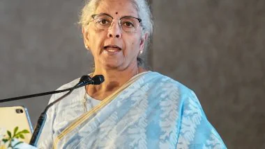 फ्रांस पहुंचीं वित्त मंत्री निर्मला सीतारमण, निवेश, टेक्नोलॉजी और साइबर सुरक्षा पर होंगी अहम बैठकें