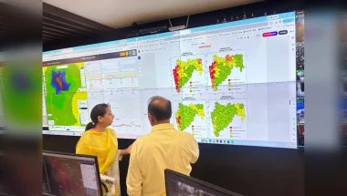 महाराष्ट्र में रेड अलर्ट, मंत्री अदिति तटकरे ने लिया बाढ़ की तैयारियों का जायजा