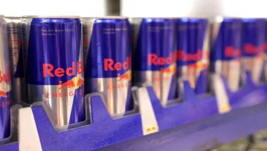 बीकानेर में Red Bull पर छापा, 608 कैन सीज; FSSAI नियमों के उल्लंघन की जांच शुरू