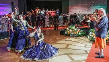 PM Modi Australia Visit: मेलबर्न पहुंचते ही देशभक्ति के रंग में रंगा माहौल, 'मां तुझे सलाम' और 'वंदे मातरम' से हुआ भव्य स्वागत