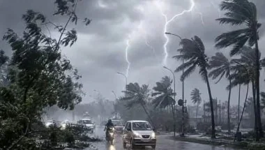 Bihar Weather Alert: बिहार में फिर एक्टिव हुआ मानसून, 4 जिलों में ऑरेंज अलर्ट, अगले 48 घंटे भारी बारिश और वज्रपात का खतरा