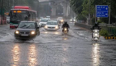 IMD Weather Alert: 18 राज्यों में भारी बारिश का अलर्ट, कई इलाकों में तेज आंधी और बिजली गिरने की चेतावनी
