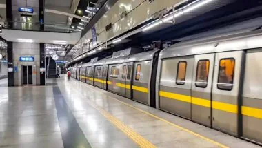 Delhi Metro: सुरक्षा कारणों से 16 मेट्रो स्टेशन बंद, यात्रियों की बढ़ीं मुश्किलें; DMRC ने जारी की एडवाइजरी