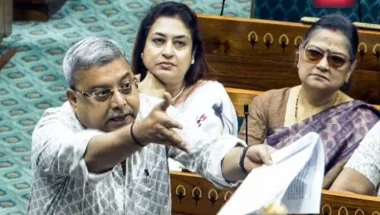 लोकसभा में हंगामे के बीच TMC सांसद कल्याण बनर्जी पर बड़ी कार्रवाई, पूरे मॉनसून सत्र से किए गए निलंबित