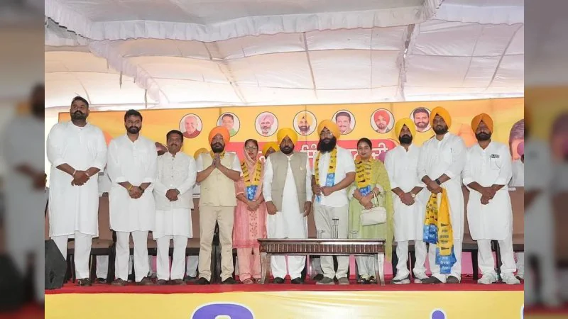 Punjab News: शिरोमणि अकाली दल को बड़ा झटका, पूर्व विधायक वनिंदर कौर लूंबा और करण सिंह DTO 'आप' में शामिल