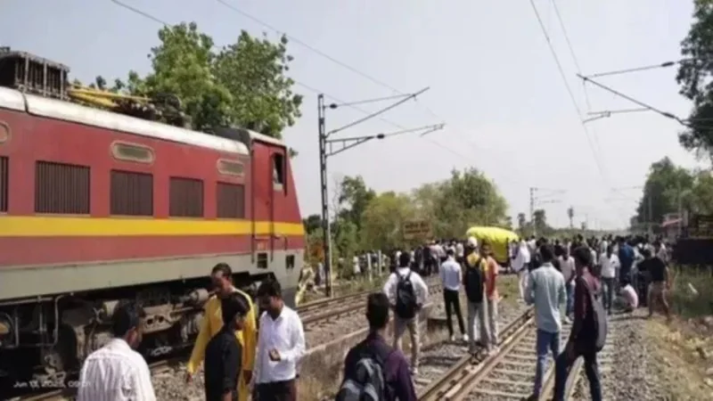 Jehanabad News: रेलवे की हाईटेंशन लाइन काट ले गए चोर, 35 मीटर ओवरहेड तार चोरी; 3 घंटे तक प्रभावित रहा रेल परिचालन