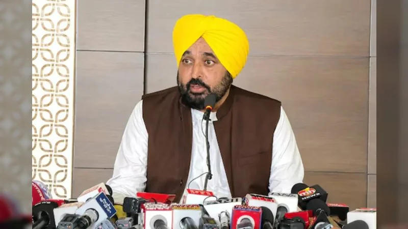 CM Bhagwant Mann: इलाज खर्च से मान सरकार ने किया चिंता मुक्त, मुख्यमंत्री सेहत कार्ड योजना लाखों लोगों के लिए बना गेमचेंजर, जानें सबकुछ