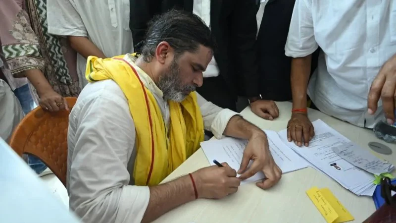 Prashant Kishor Net Worth : पहला चुनाव लड़ रहे प्रशांत किशोर के परिवार के पास 198 करोड़ की संपत्ति, पत्नी PK से 4 गुना ज्यादा अमीर