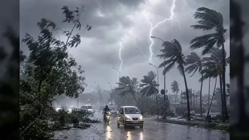 Bihar Weather Alert: बिहार में फिर एक्टिव हुआ मानसून, 4 जिलों में ऑरेंज अलर्ट, अगले 48 घंटे भारी बारिश और वज्रपात का खतरा