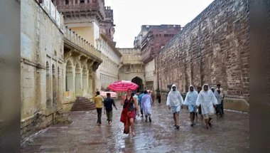 Weather Alert: राजस्थान से बंगाल तक भारी बारिश का अलर्ट, इन राज्यों में आंधी-बिजली का खतरा