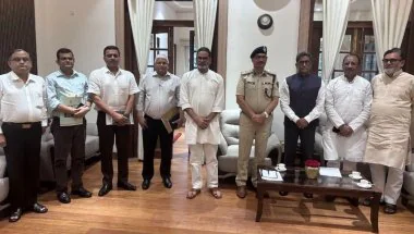 पटना में प्रशांत किशोर की हाईलेवल मीटिंग, मुख्य सचिव और DGP समेत 5 बड़े अफसर रहे मौजूद; ट्रैफिक, पानी और ड्रग्स पर हुई चर्चा