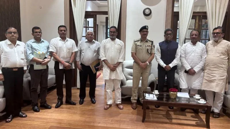 पटना में प्रशांत किशोर की हाईलेवल मीटिंग, मुख्य सचिव और DGP समेत 5 बड़े अफसर रहे मौजूद; ट्रैफिक, पानी और ड्रग्स पर हुई चर्चा