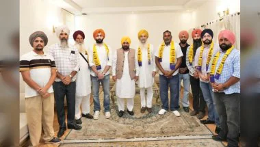 Punjab News: मुख्यमंत्री भगवंत मान ने पूर्व विधायक रविंदर सिंह ब्रह्मपुरा और उनके समर्थकों का आप में किया स्वागत