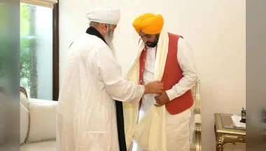 Punjab News: भगवंत मान से मिले बाबा लक्खा सिंह, गुरु ग्रंथ साहिब सत्कार कानून को बताया अहम कदम
