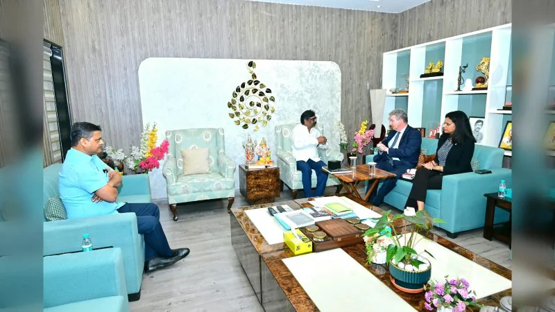 Jharkhand News: हेमंत सोरेन से मिले ऑस्ट्रेलिया के काउंसल-जनरल बर्नार्ड लिंच, शिक्षा-टेक्नोलॉजी समेत इन मुद्दों पर हुई चर्चा
