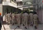 Gurudwara Bangla Sahib में जूते पहनकर घुसी पुलिस? AAP ने अकाल तख्त को सौंपा ज्ञापन
