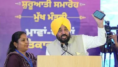 Punjab News: मुख्यमंत्री भगवंत सिंह मान ने पंजाब की महिलाओं के खातों में एक बार फिर डाली सम्मान राशि