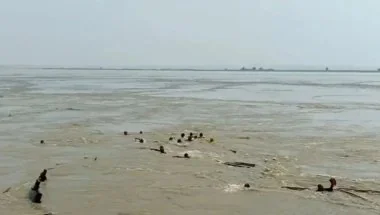 Vaishali Boat Accident: राघोपुर के रामपुर में पलट गई डोंगी नाव; अब तक 10 शव बरामद, बचाव अभियान जारी