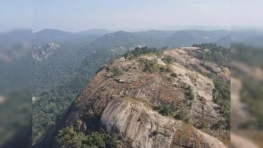 छत्तीसगढ़ की सबसे ऊंची चोटी गौरलाटा पर पहुंचे बलरामपुर के 30 युवा, 3 घंटे की चढ़ाई के बाद लहराया तिरंगा