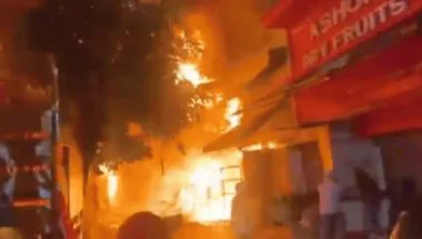 जम्मू रेलवे स्टेशन के पास शिव मार्केट में भीषण आग, 40 दुकानें और होटल जलकर खाक