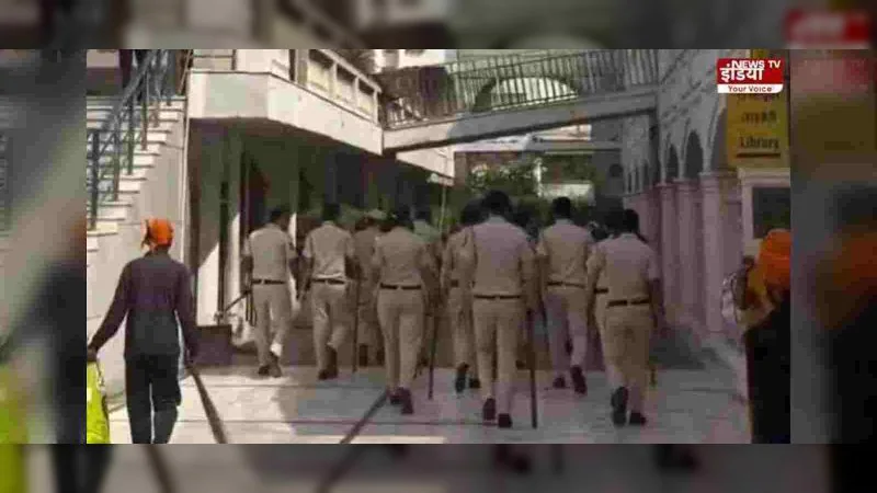 Gurudwara Bangla Sahib में जूते पहनकर घुसी पुलिस? AAP ने अकाल तख्त को सौंपा ज्ञापन